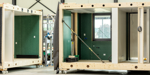 Mehr als 400 Module wurden in den Werkhallen vorfabriziert. Foto: Metsä